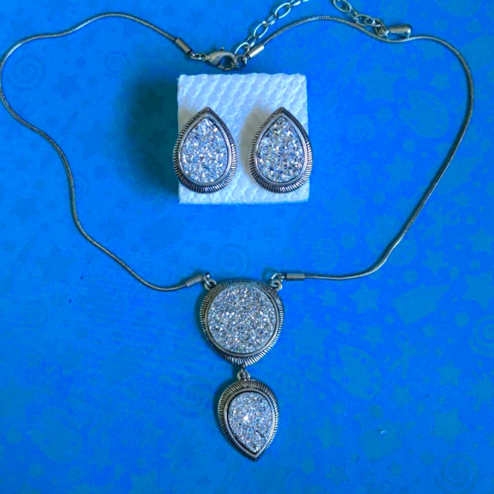 A264 🔥 5 For $35 🔥 Silver Druzy Quartz Necklace and Matching Earrings